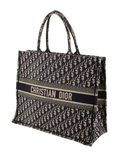 christian dior purse price.